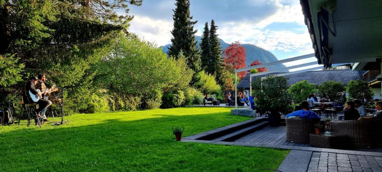 Hotel Alpine Lodge Gstaad Exterior photo