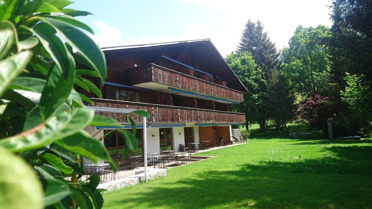 Hotel Alpine Lodge Gstaad Exterior photo